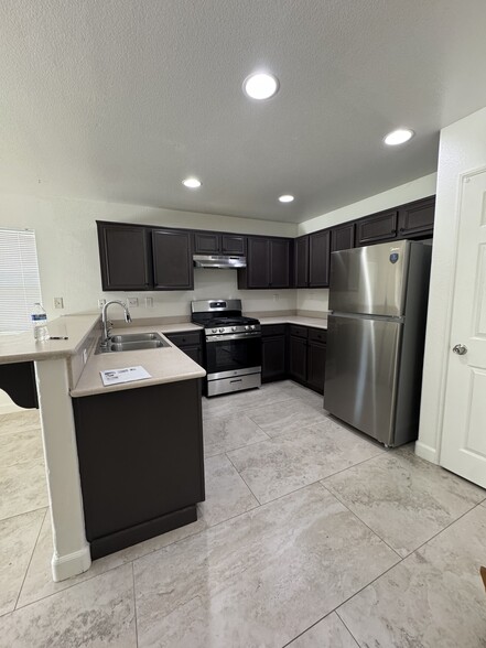 Building Photo - 15503 Venice Ln