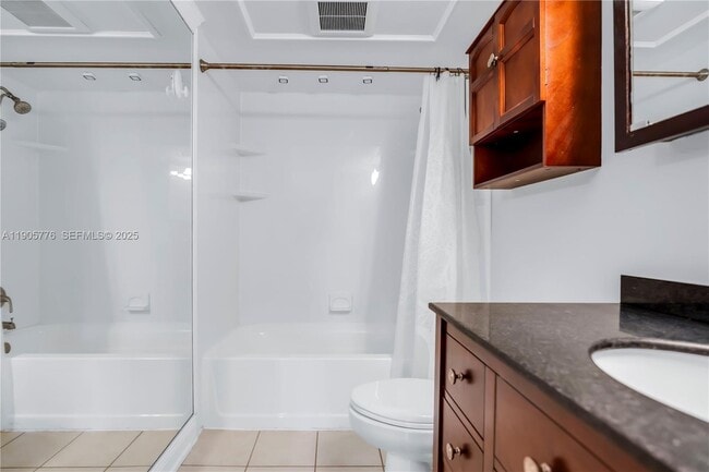 Building Photo - 801 NE 18th Ct