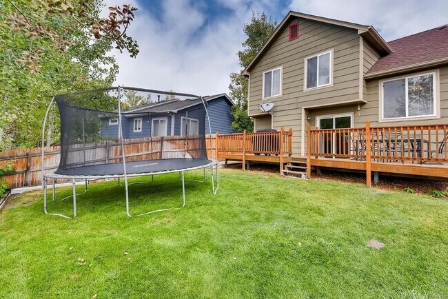 Building Photo - GREAT LOCATION! New LVP and Carpet - WON'T LAST LONG!