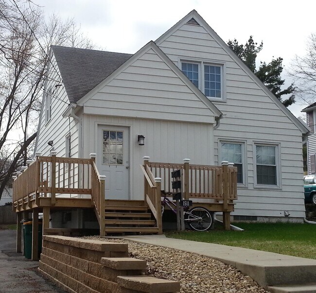 Outside of Building. Located in Safe NW neighborhood. - 1511 7th Ave NW