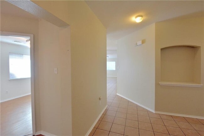 Building Photo - 1520 Darjeeling Dr