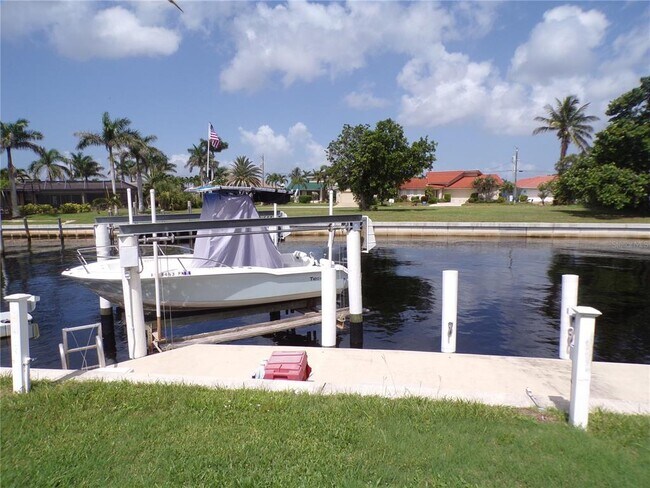 Building Photo - 2310 Palm Tree Dr