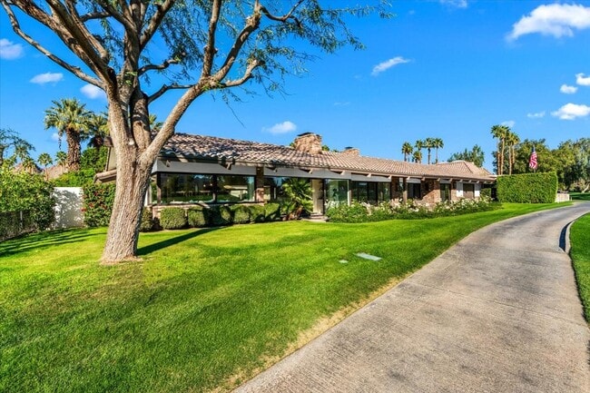 Building Photo - 48731 San Vicente St