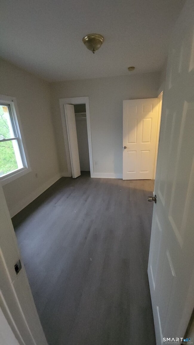 Building Photo - 233 Valley St