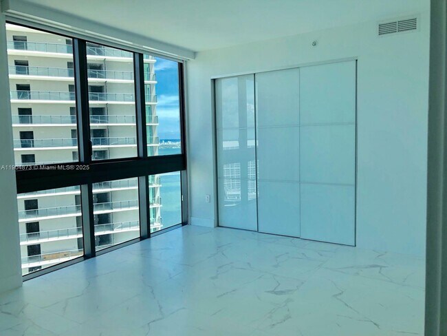 Building Photo - 650 NE 32nd St