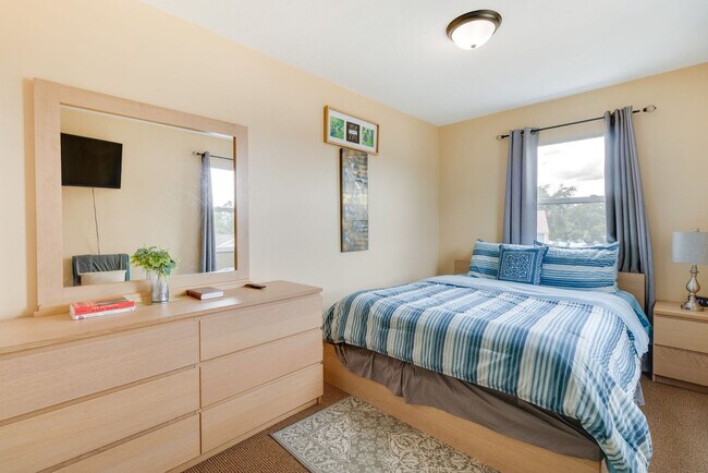 Building Photo - 7232 Lazy Hill Dr