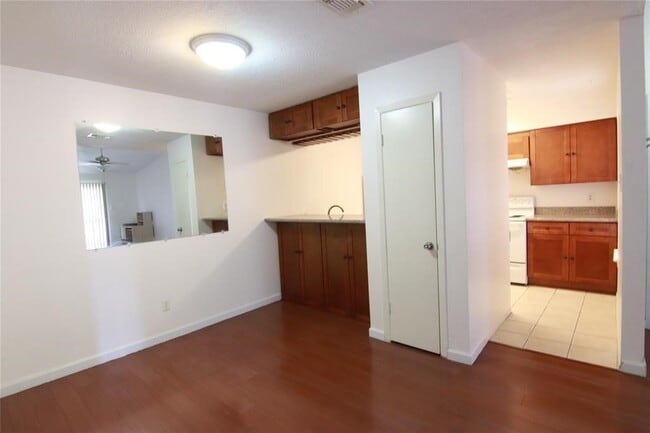 Building Photo - 10555 Turtlewood Ct