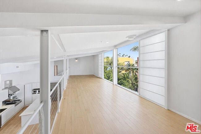 Building Photo - 2100 Abbot Kinney Blvd