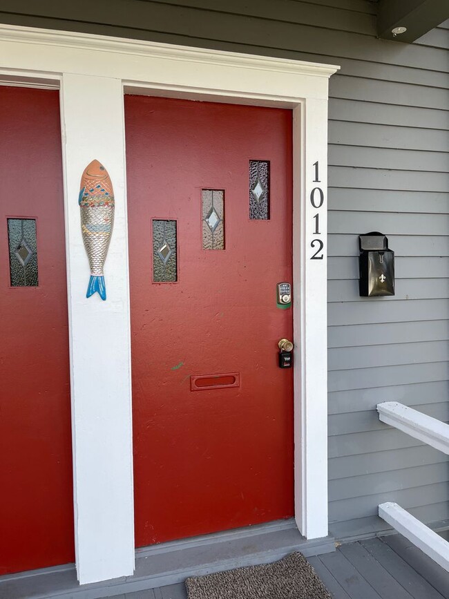 Building Photo - Nice Tacoma Duplex 2 Bed 1 Bath For Rent