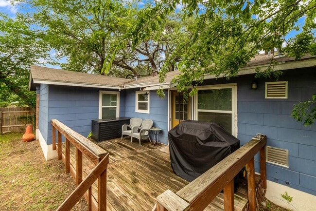 Building Photo - 4705 Menchaca Rd
