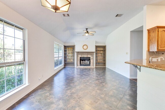 Building Photo - Beautiful Home in Shady Hollows Available ...