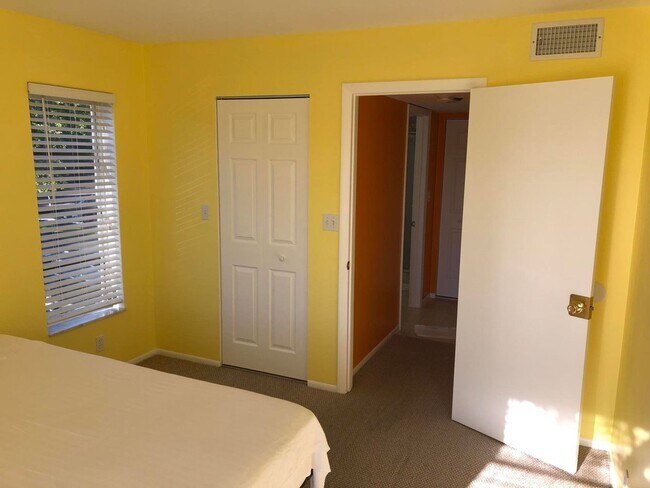 Building Photo - 460 NW 20th St