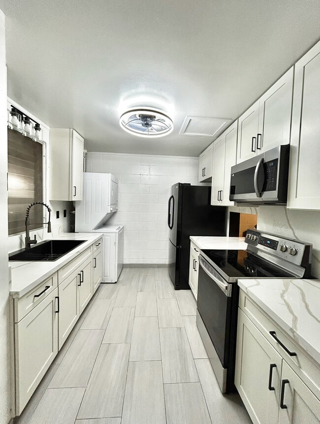 Building Photo - 925-925 North Rd