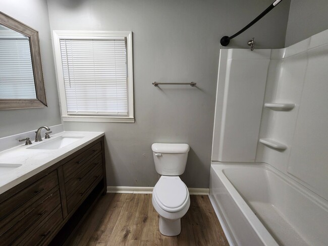 Building Photo - Spacious & Inviting 4-Bedroom Brick Home with Fenced Backyard in Valdosta!