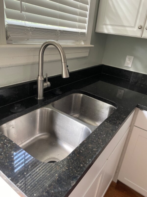 Building Photo - 3407 River Dr