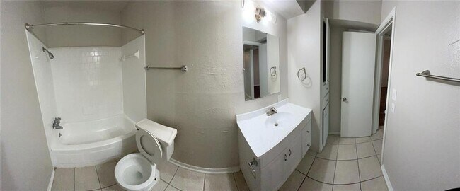 Building Photo - 401 NW 24th St