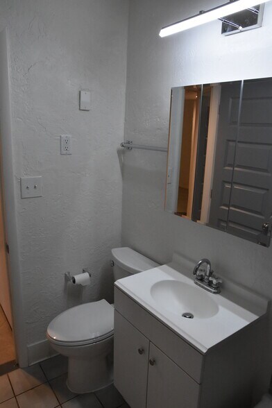 Building Photo - 1514 W Palmer Dr.