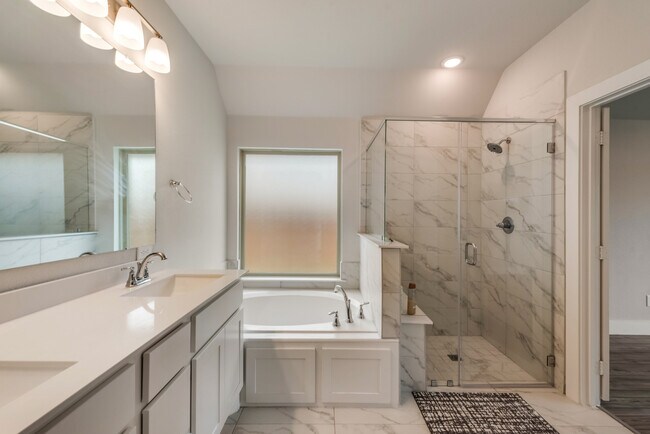 Building Photo - 243 Frio Dr