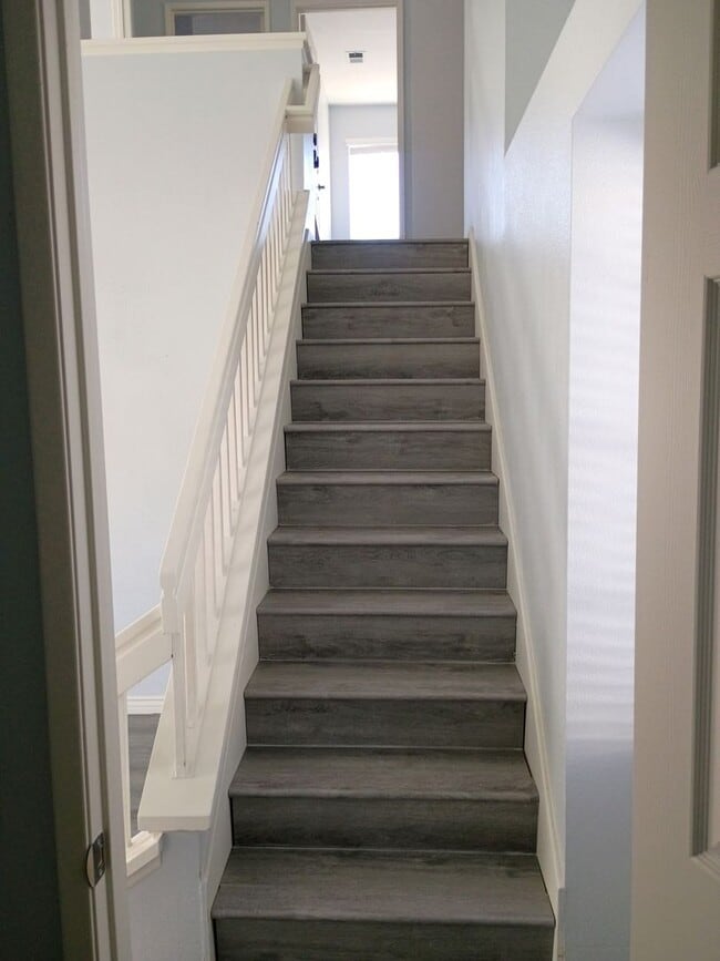 Building Photo - MOVE-IN -READY