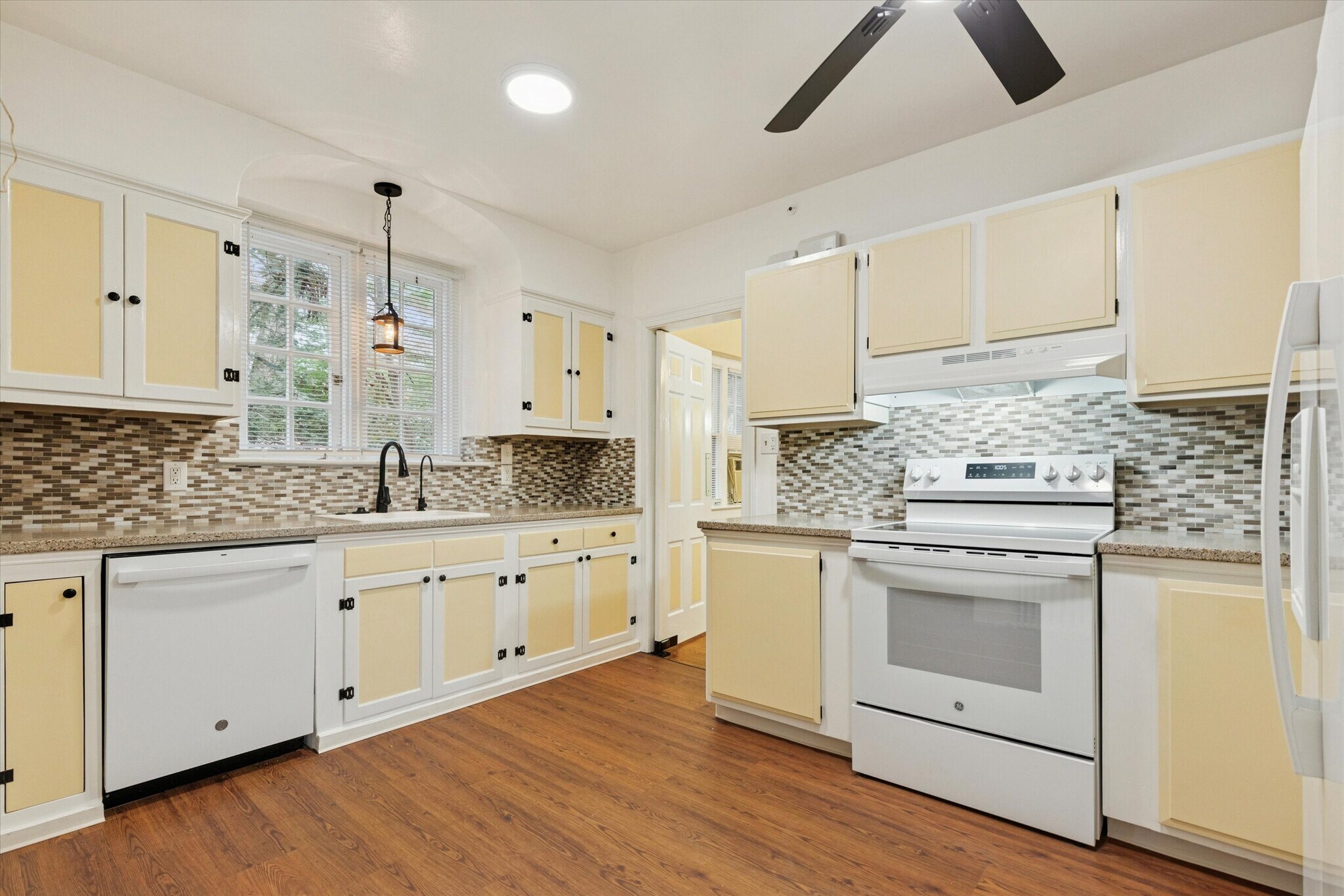 Main House Kitchen - 134 Yew Rd