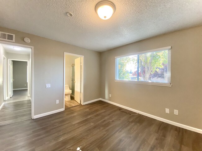 Building Photo - Lovely home in Warm Springs neighborhood –...