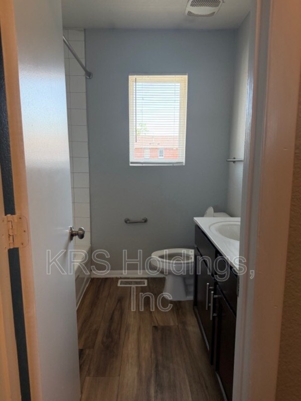 Building Photo - 843 41st St