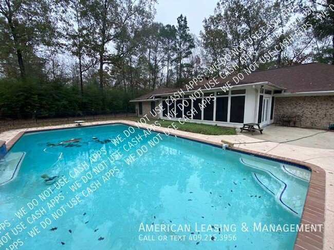 Building Photo - Spacious 3bed/2bath with pool for lease in...