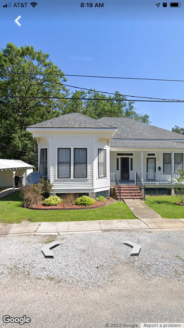 Building Photo - 210 W Oak St