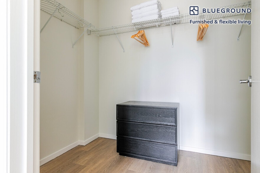 Building Photo - 211 W Scott St