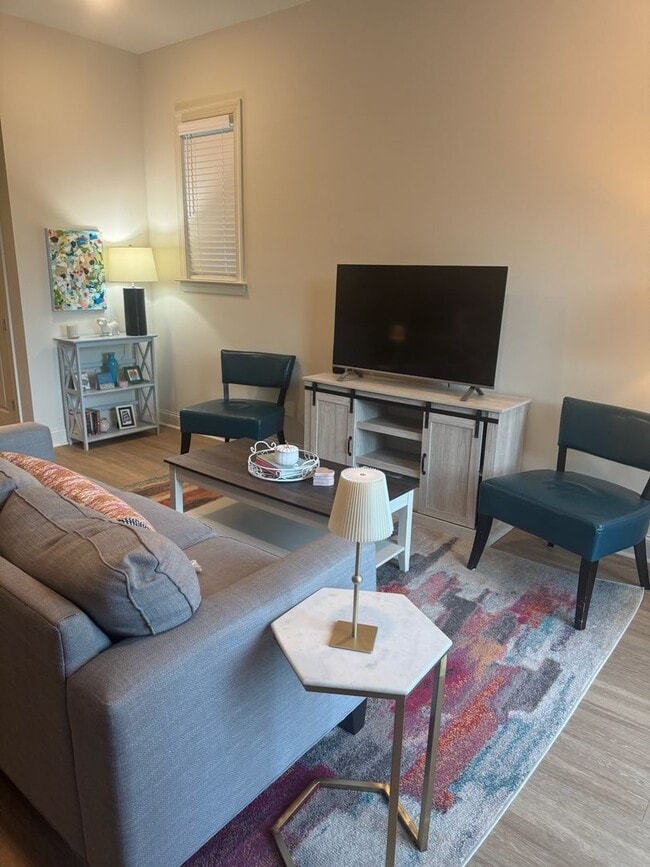 Building Photo - Glenwood Townhomes Unit #103