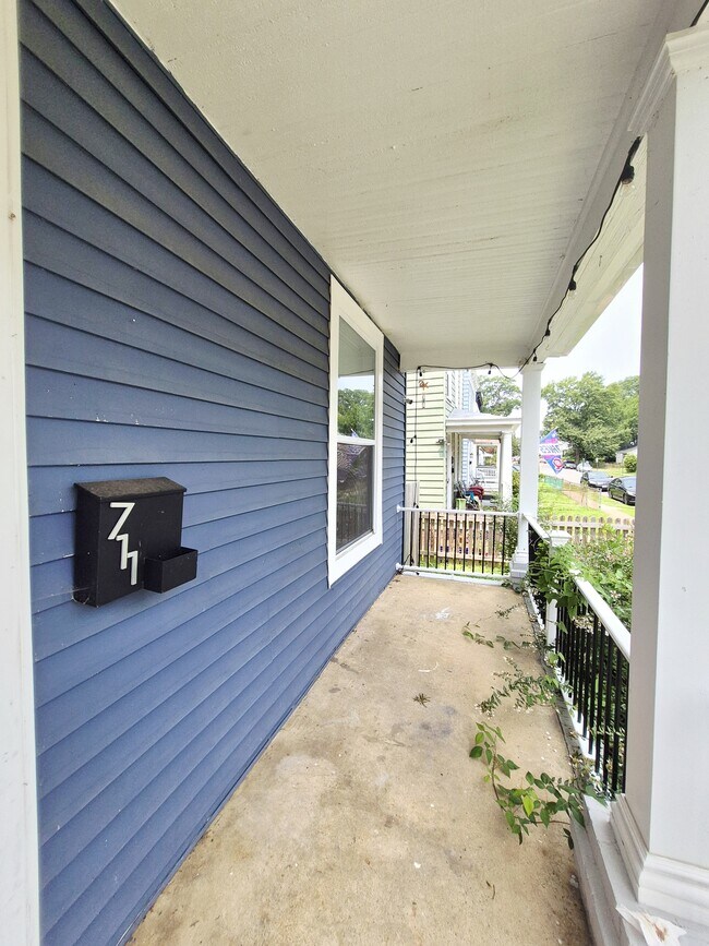 Building Photo - 711 Arnold Ave