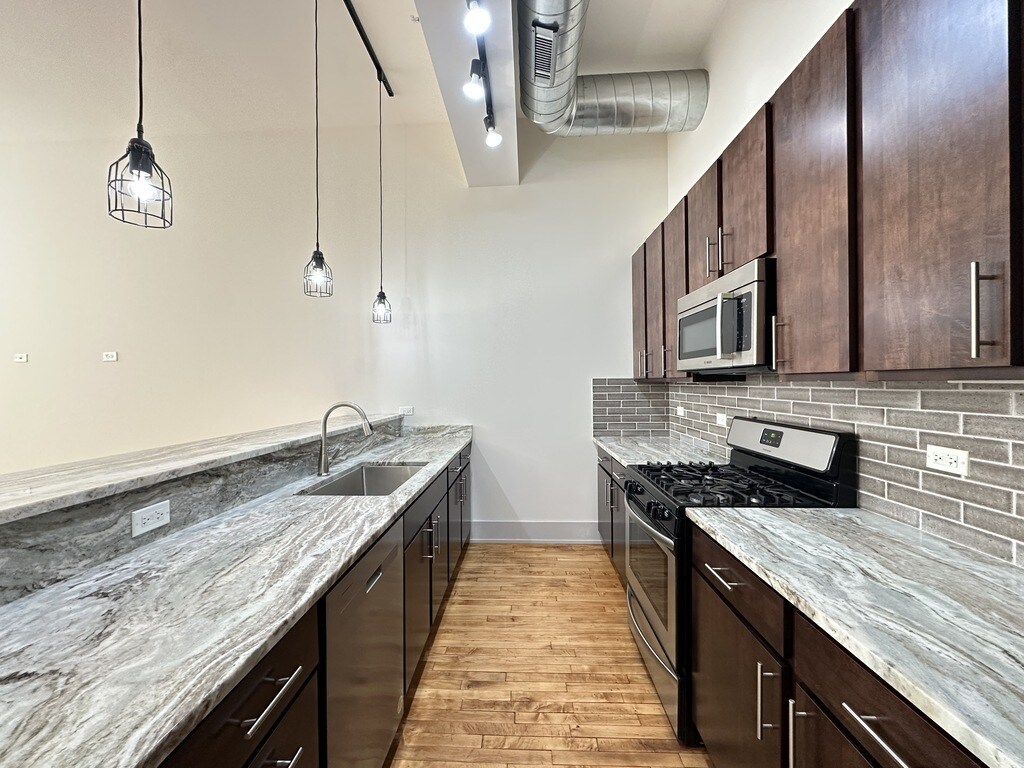 Building Photo - 1432 W 21st St