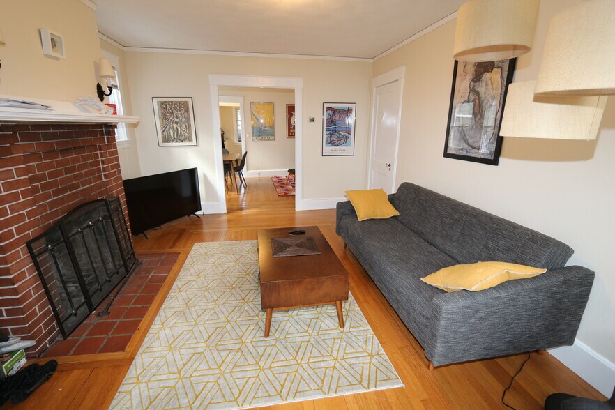 Living Room - 12 Methyl St