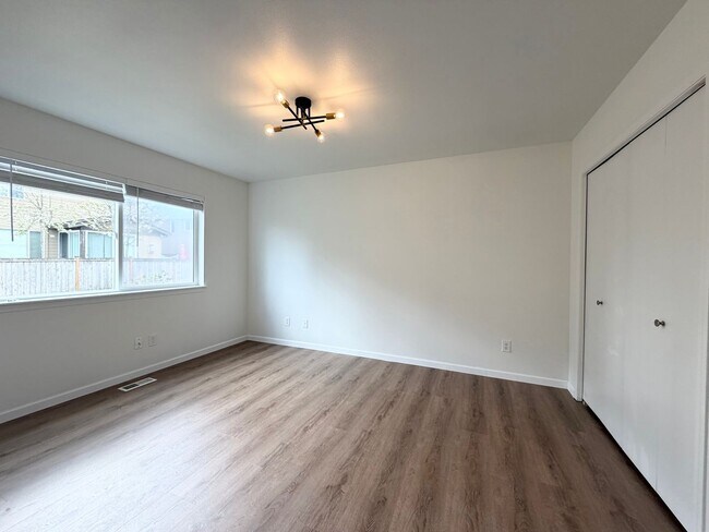 Building Photo - Fully renovated 4 bedroom Auburn Home
