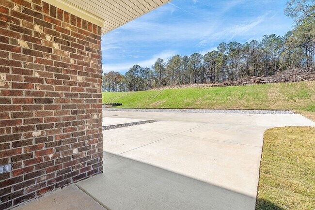 Building Photo - Short-Term Lease Only!
