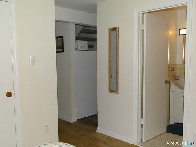 Building Photo - 81 Church St