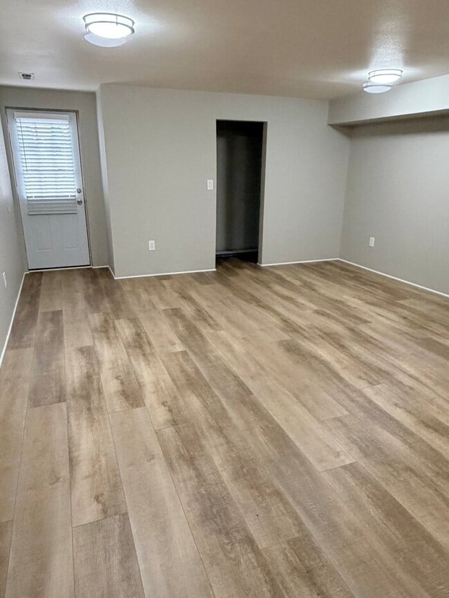 Building Photo - Spacious Home with Office, Studio, Workshop - Endless Possibilities!