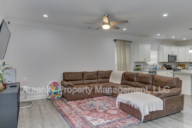 Building Photo - 614 Rolfe St