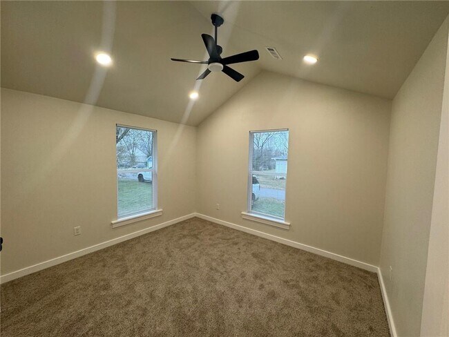 Building Photo - 716 N Madison St