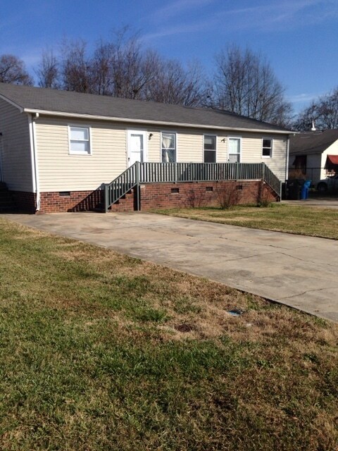 Building Photo - 810-812 E. Franklin Street