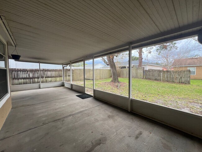 Building Photo - SPACIOUS 3 Bedroom, 2 Bathroom Ekana Point...