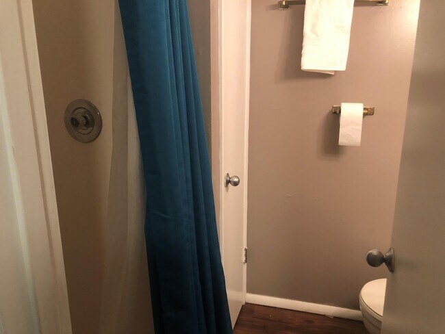 Building Photo - 109 N Busey Ave