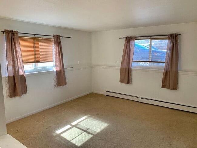 Building Photo - Move in specials - 2 Weeks free. Flexible lease terms are available - Cozy 2 Bed, 1 Bath Apartmen...