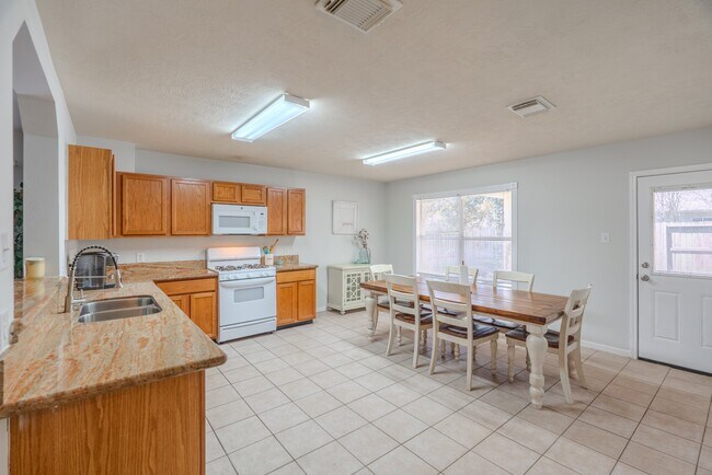 Building Photo - 914 Parsonfield Ct