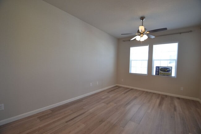 Building Photo - 8719 Shady Ridge Grv
