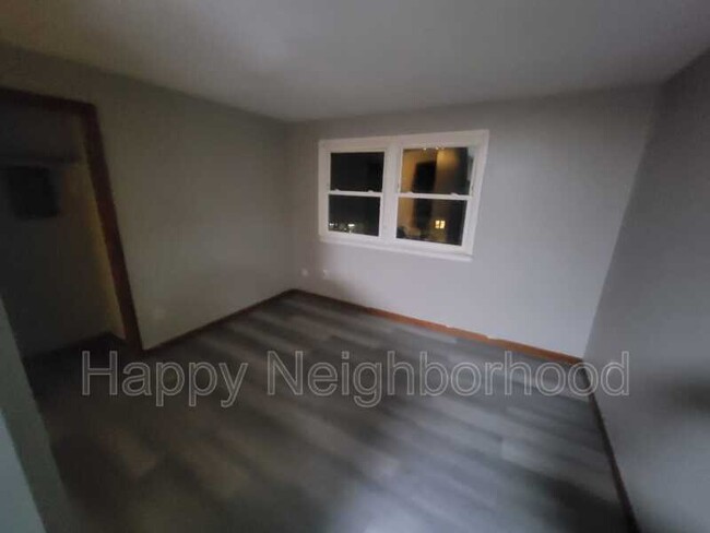 Building Photo - 451 Divinity St
