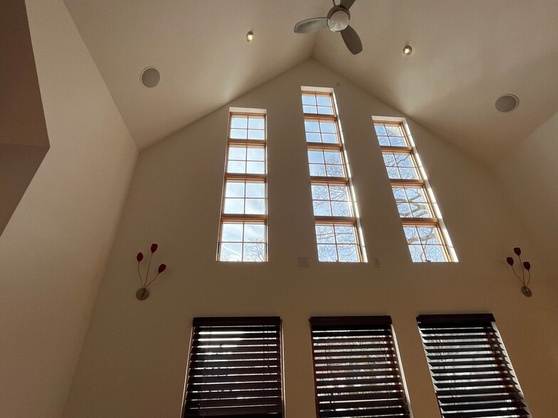 LR with cathedral ceiling - 61 Plain St