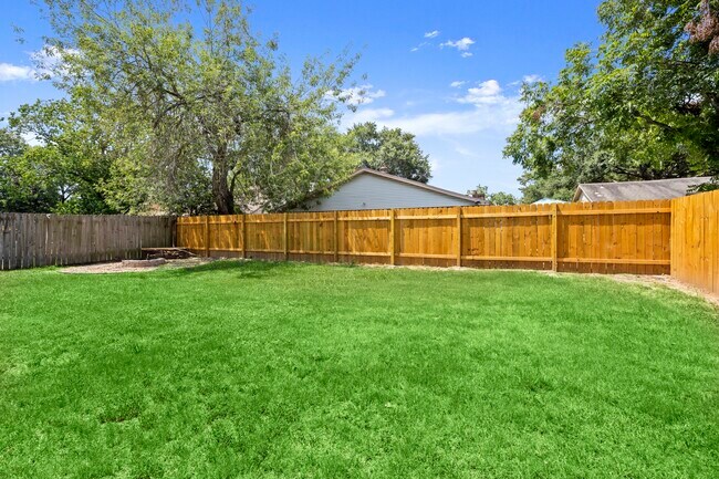 Building Photo - 22722 Braken Carter Ln