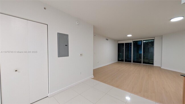 Building Photo - 350 S Miami Ave