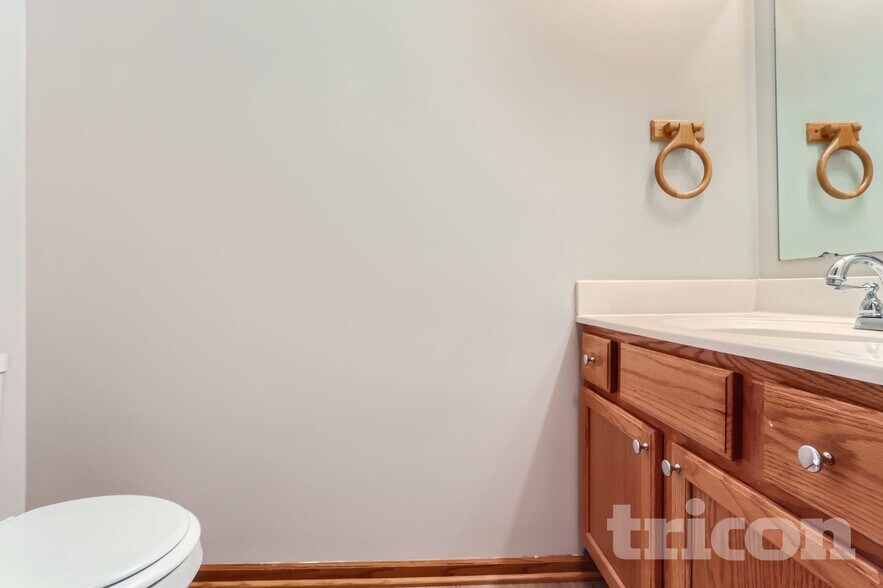 Building Photo - 2202 Marilyn Ave